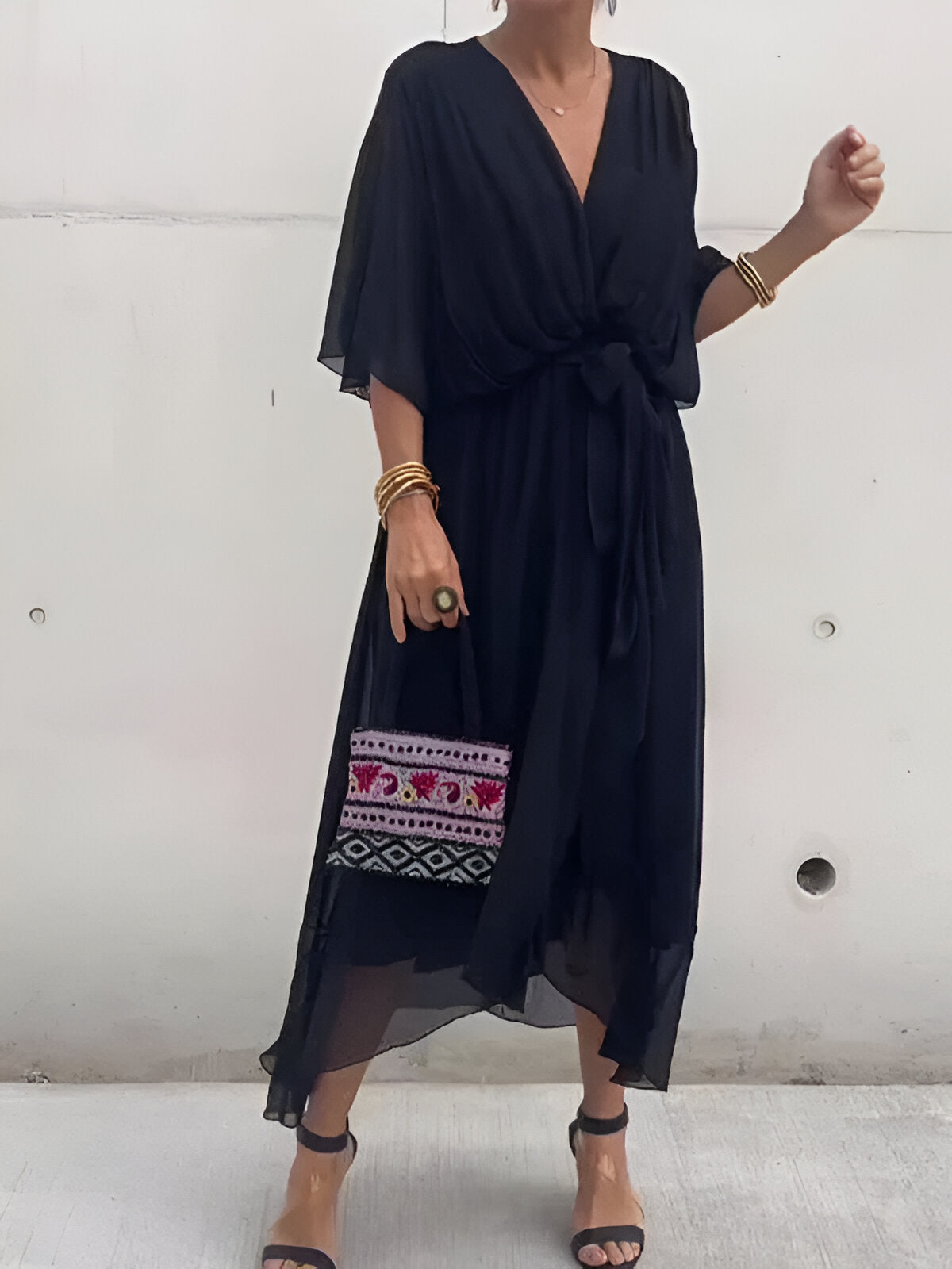 Monica™ | Robe en chiffon à col en V