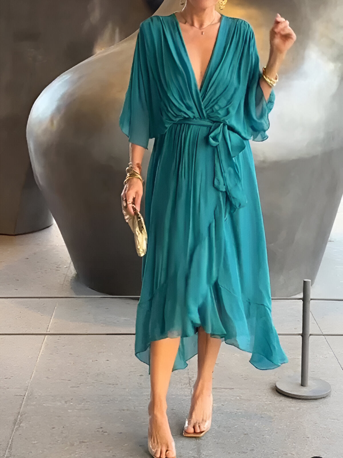 Monica™ | Robe en chiffon à col en V